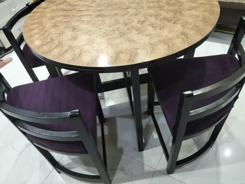 Round table 5