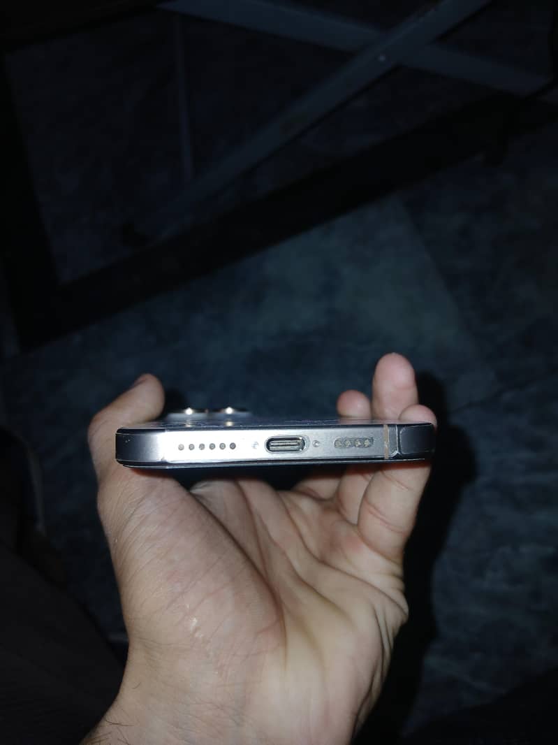 Apple iPhone 16 Pro Max 3