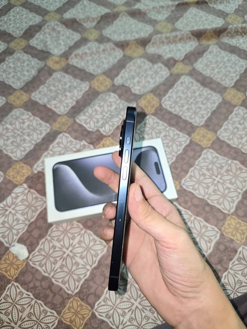 Apple iPhone 15 Pro Max 0