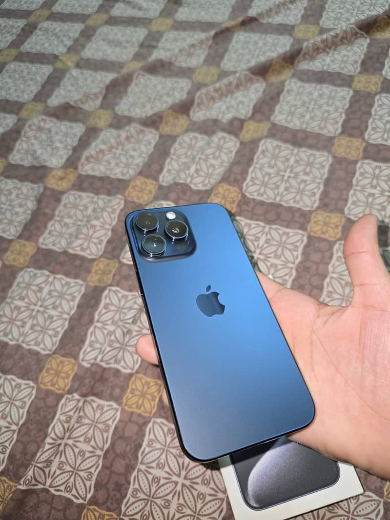 Apple iPhone 15 Pro Max 3