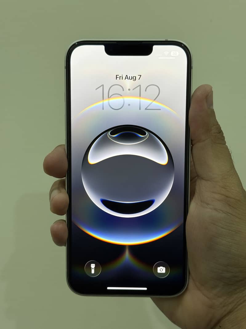 Apple iPhone 16e 1