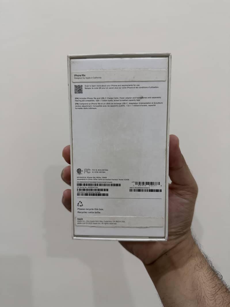 Apple iPhone 16e 11