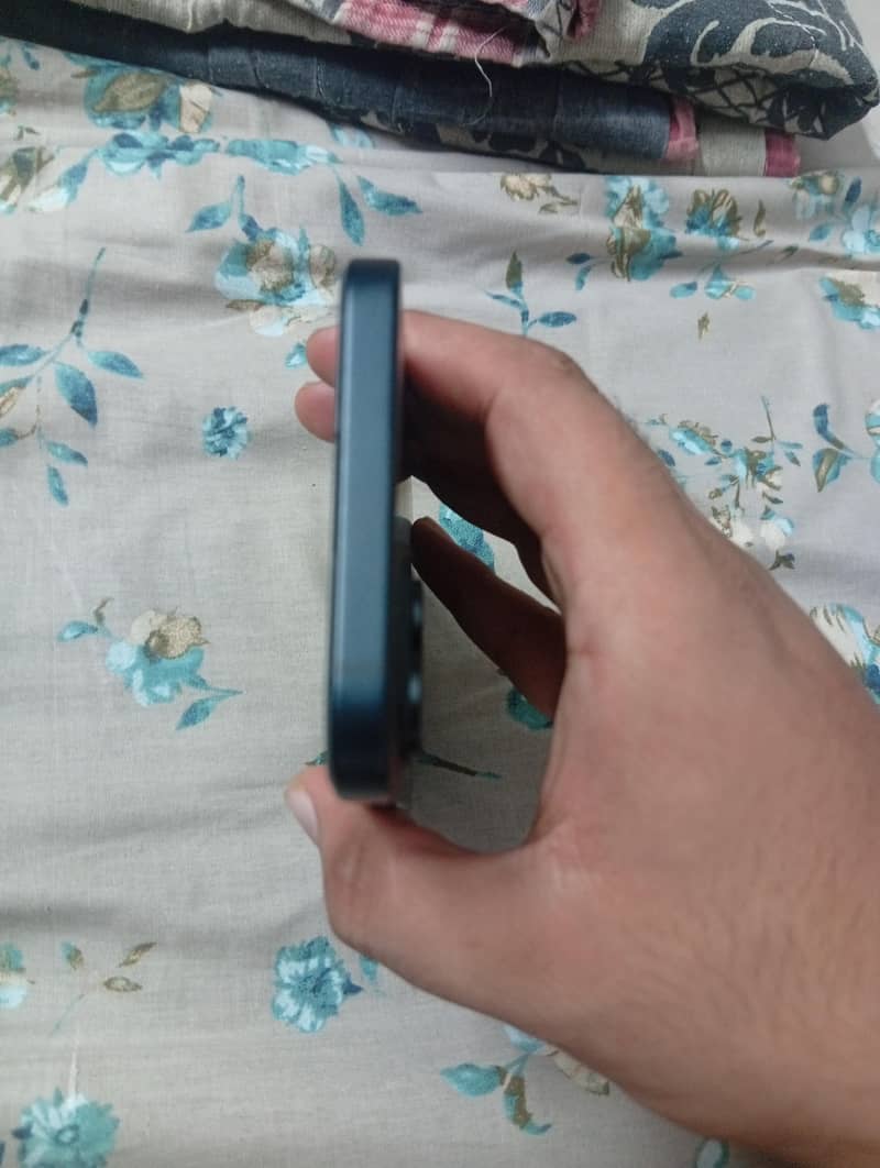 Apple iPhone 15 plus 4