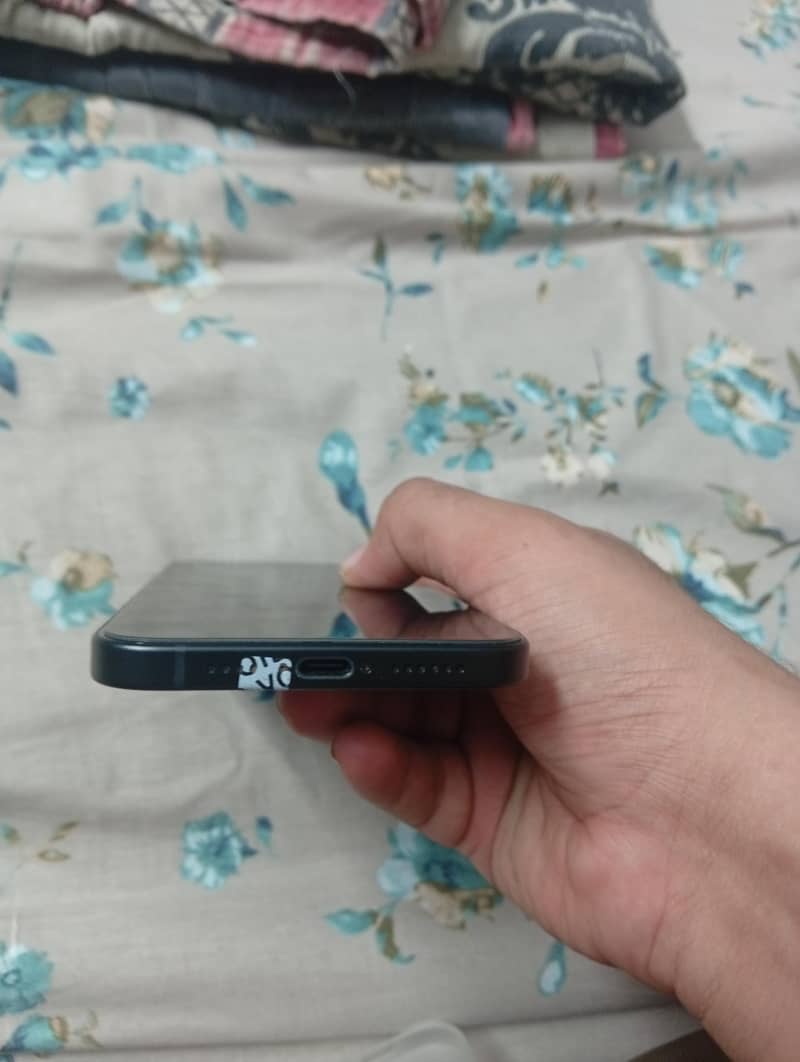 Apple iPhone 15 plus 6