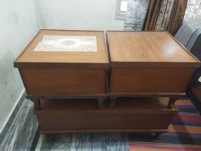 table sat achi lakri ka bana hua sheha sath hn location gullbarg green