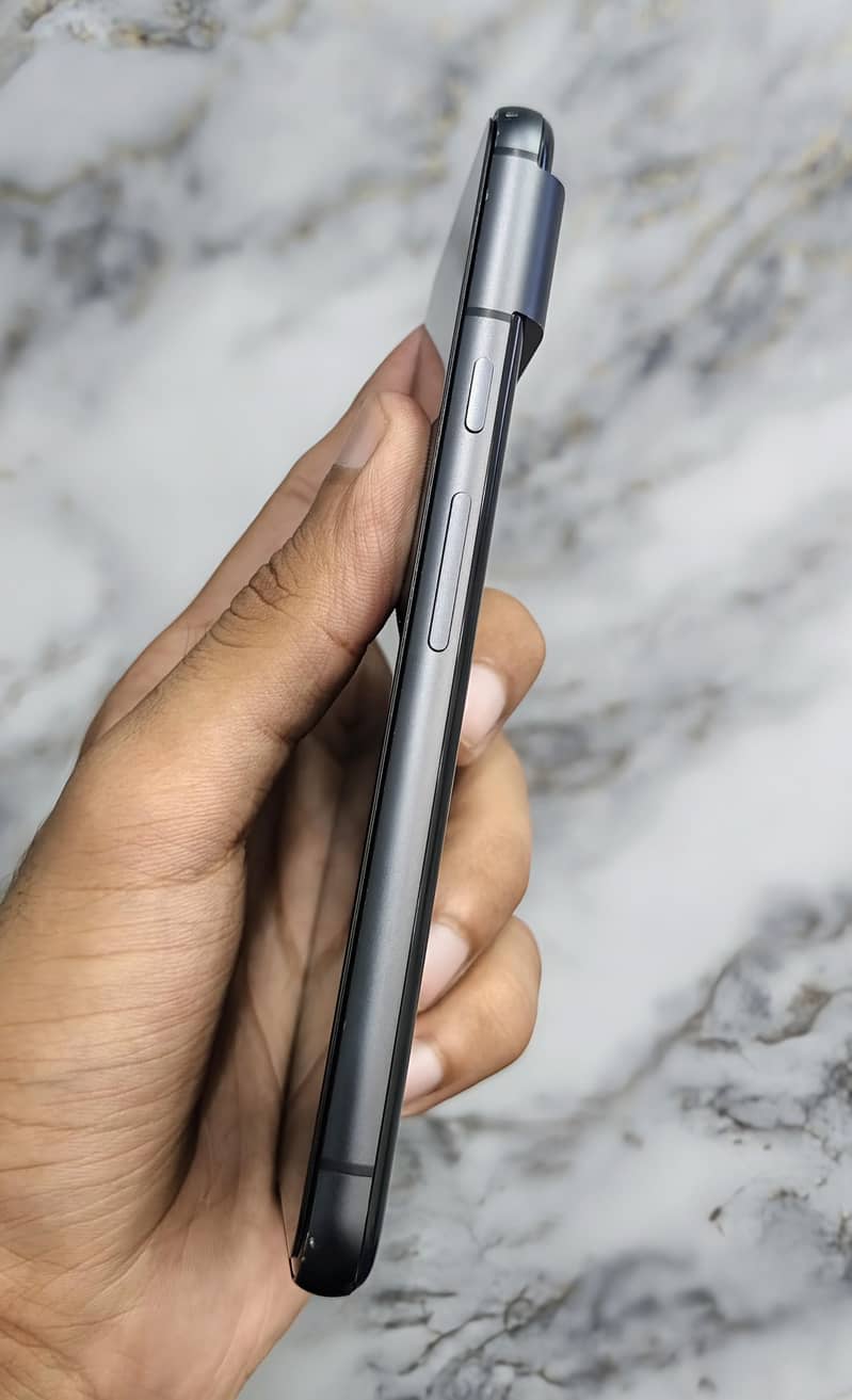 Google Pixel 8 4