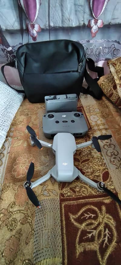 dji mini 2 flame or combo 10 by 10 condition