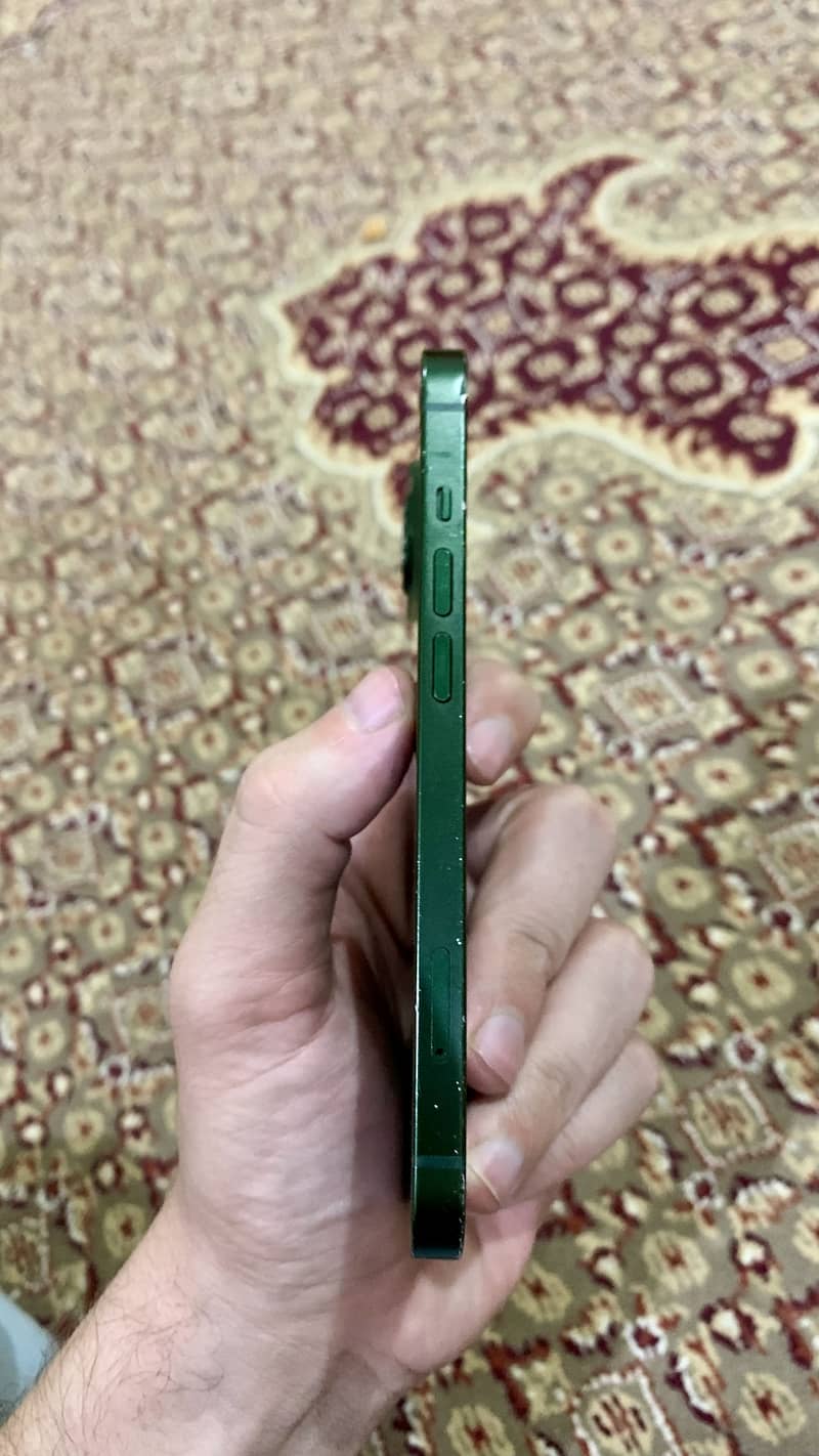 Apple iPhone 13 2