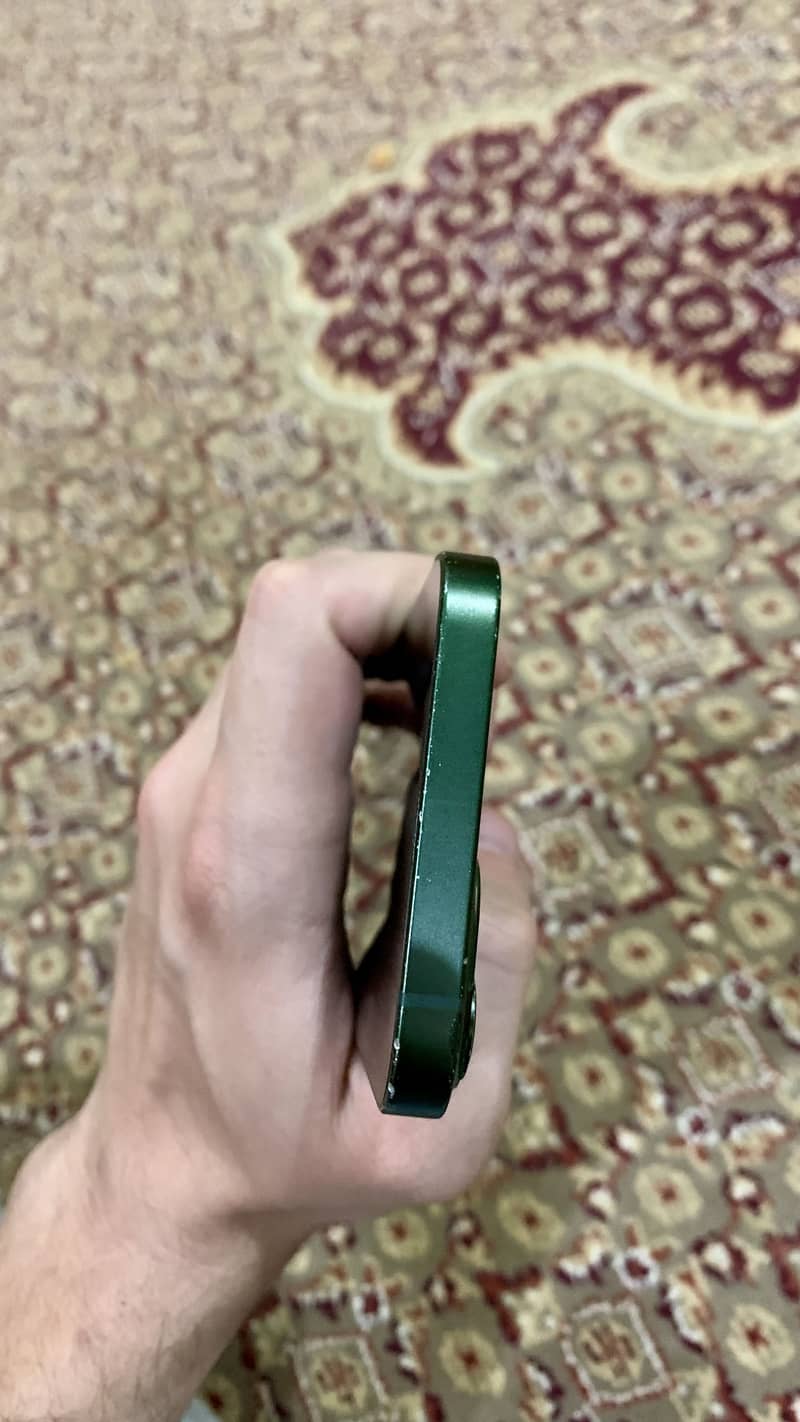 Apple iPhone 13 6