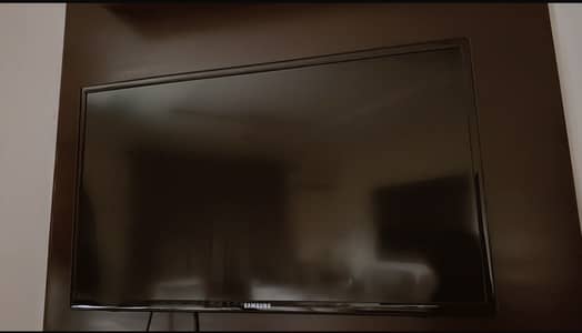 32 inches scratch less excellent resolution LCD