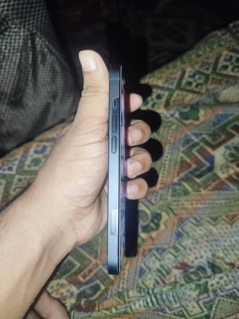 Apple iPhone 13 2