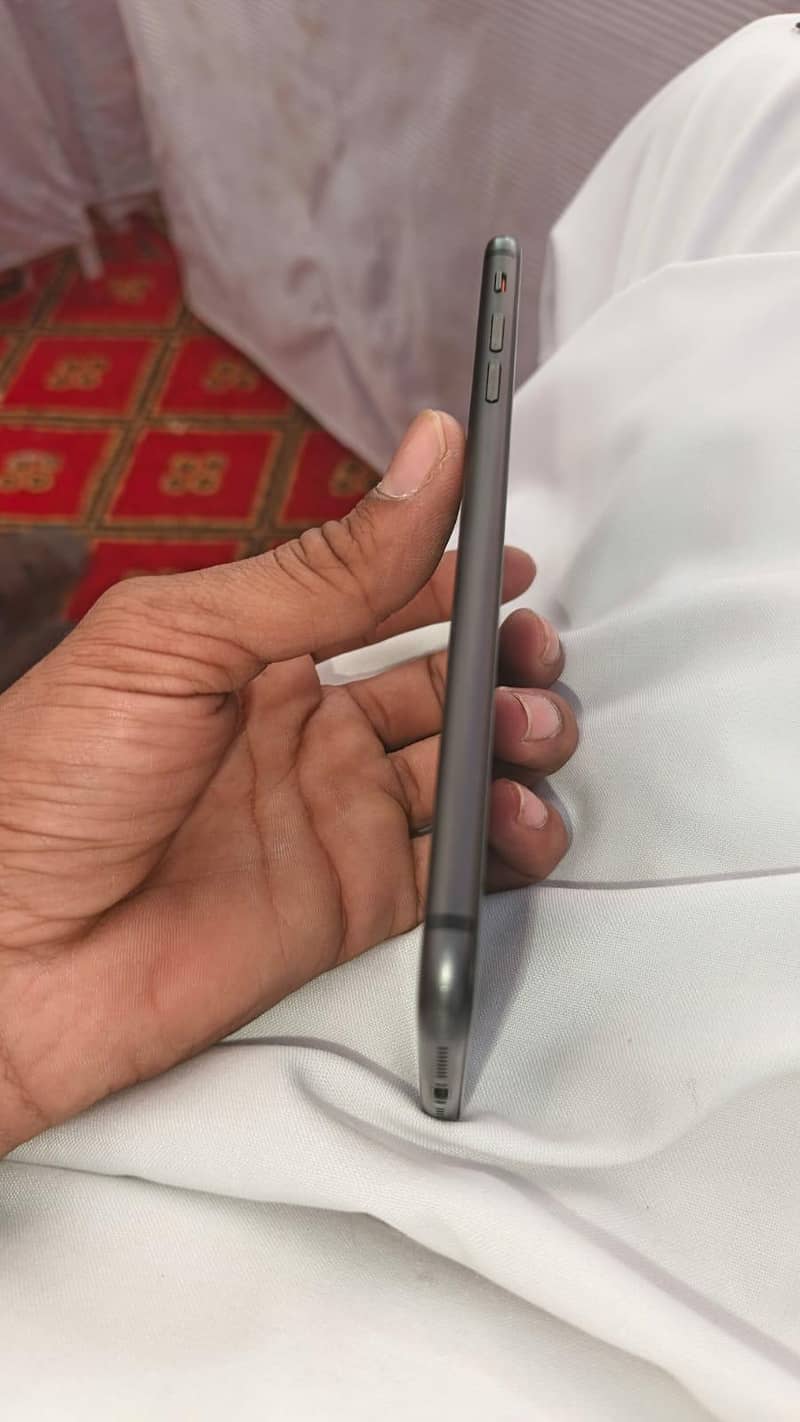 Apple iPhone 8 Plus 3