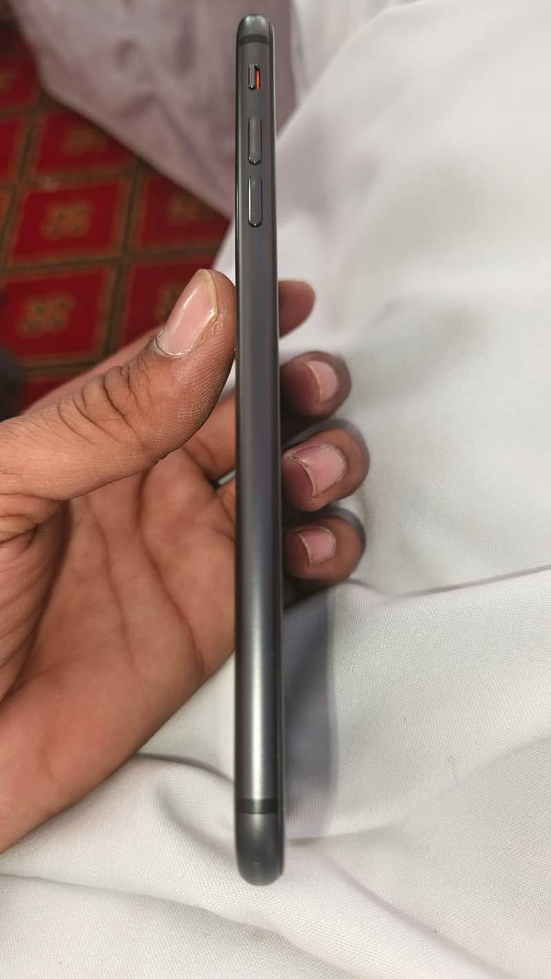 Apple iPhone 8 Plus 4