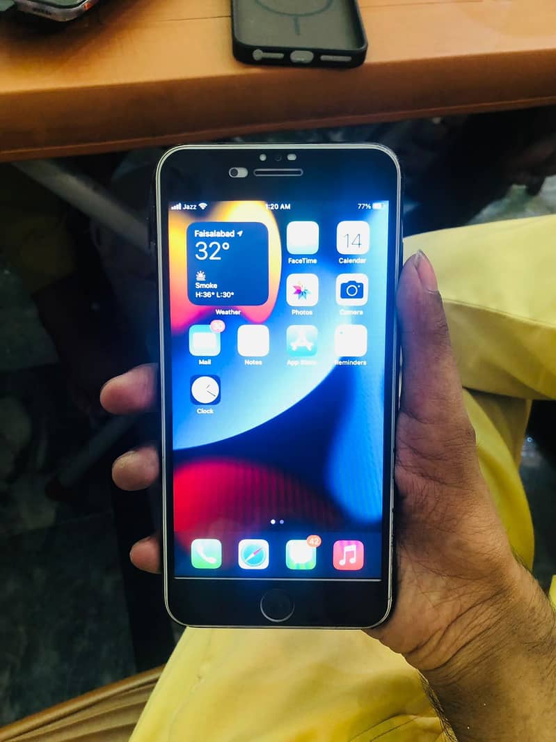 Apple iPhone 7 Plus 5
