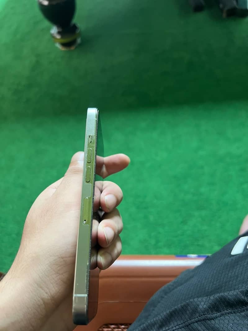 Apple iPhone 13 Pro 2