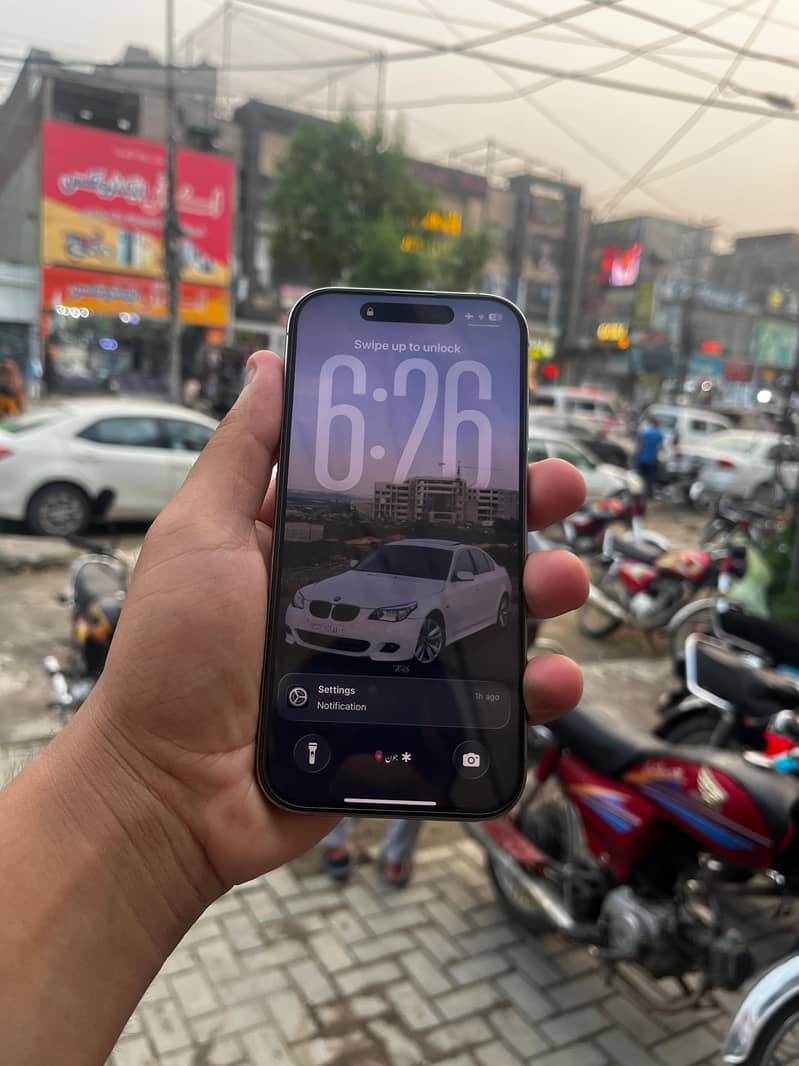 Apple iPhone 16 Pro 1