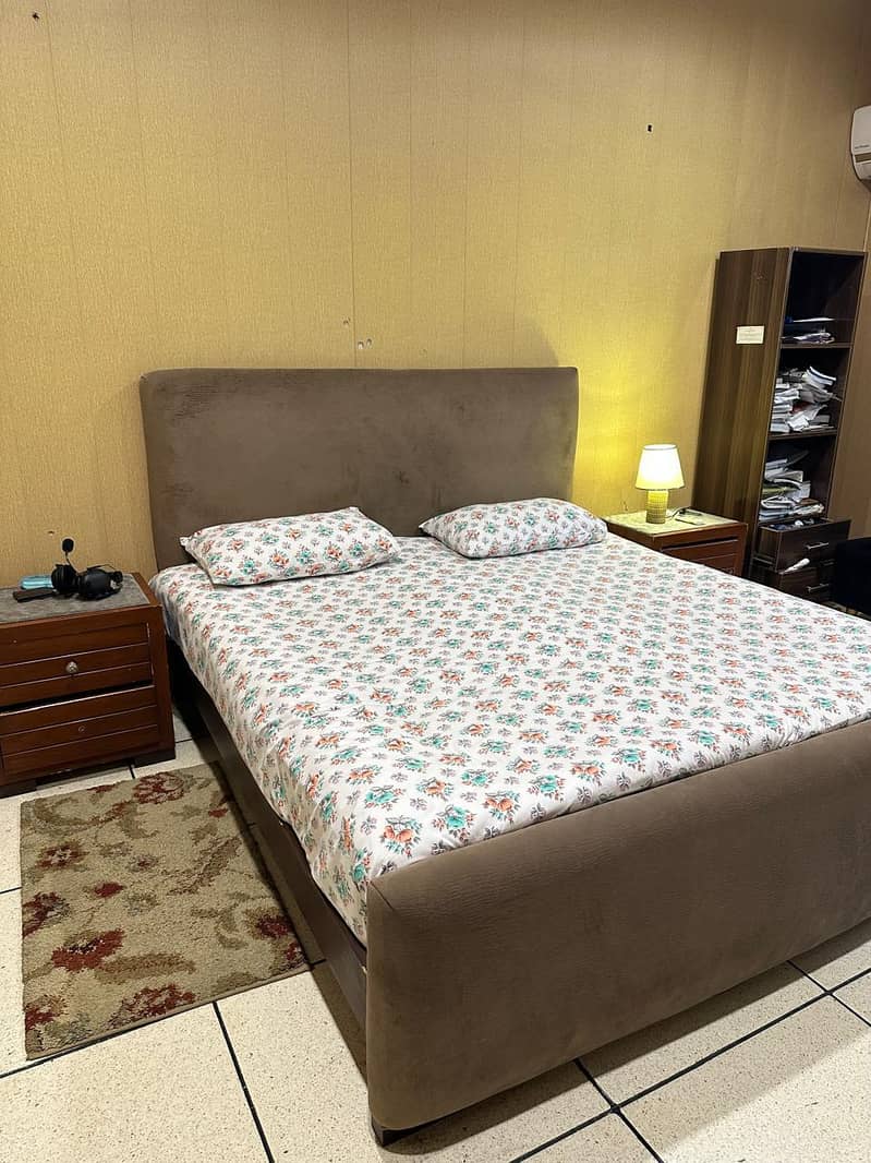bed with complete set 1