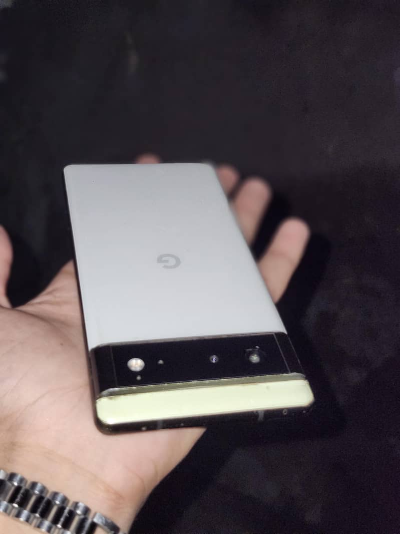 Google Pixel 6 4