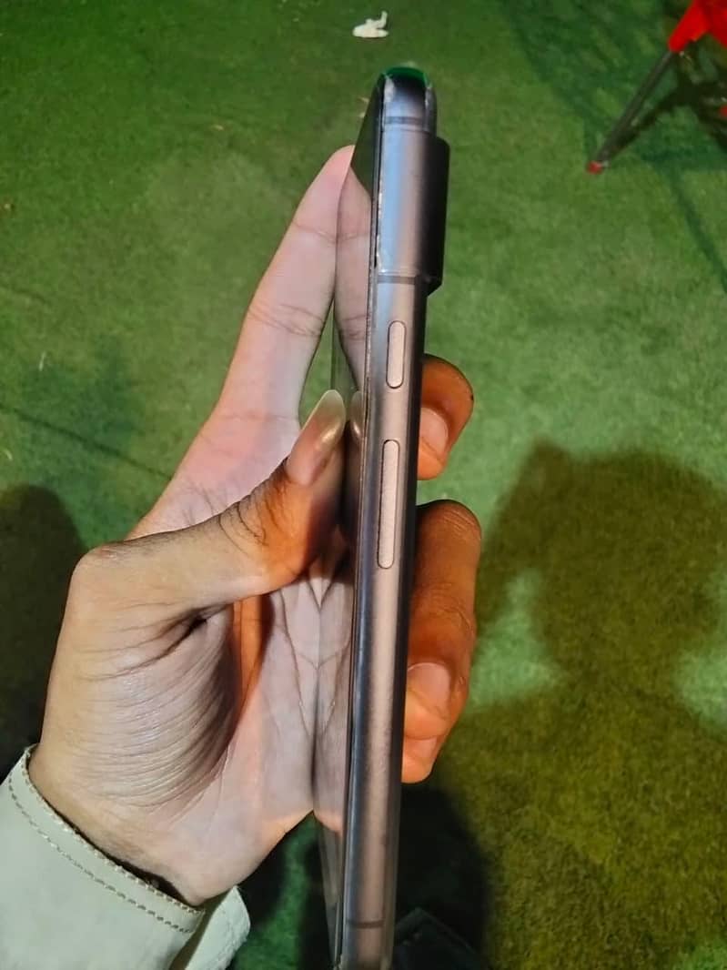Google Pixel 8 4