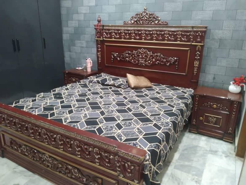 Bed with dressing table and side tables 1