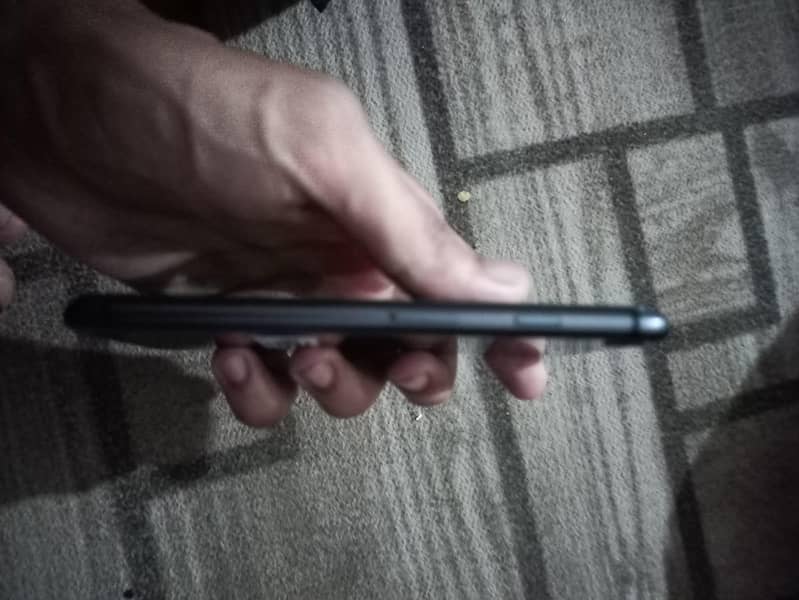 Apple iPhone 8 read description 1