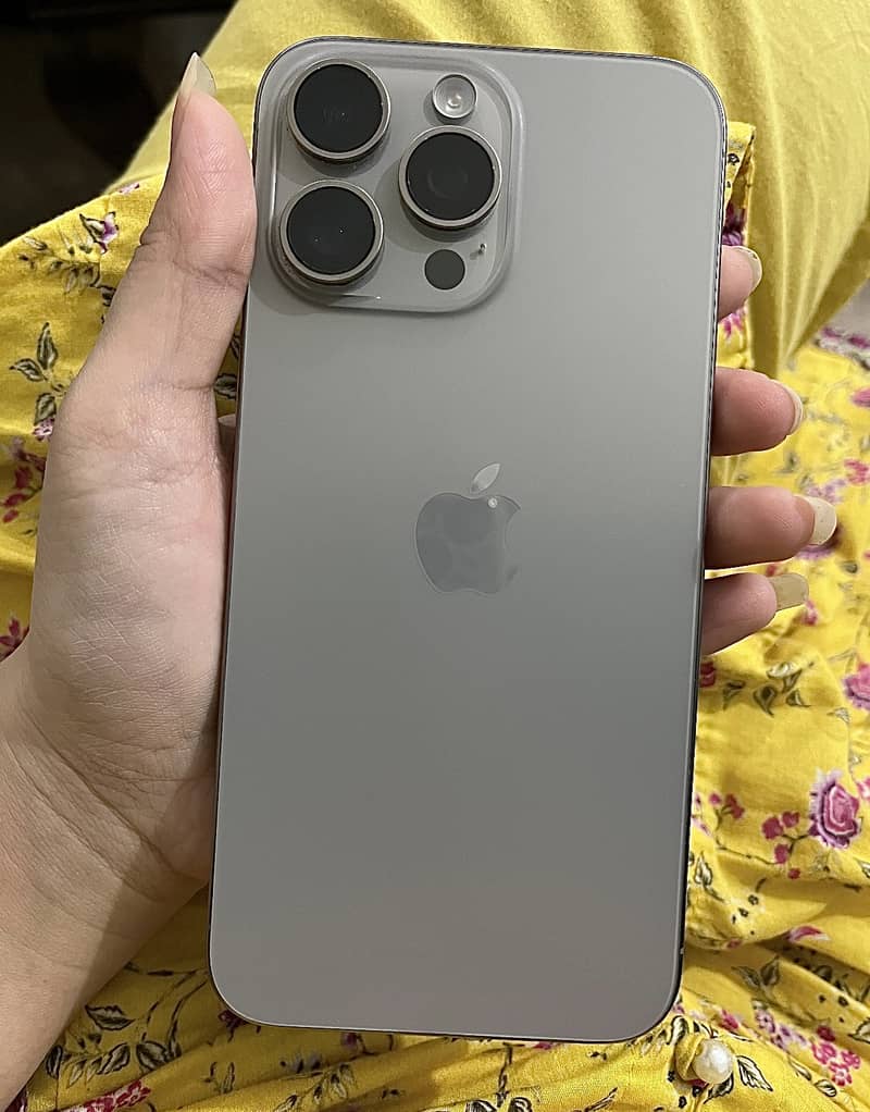 Apple iPhone 15 Pro Max 1
