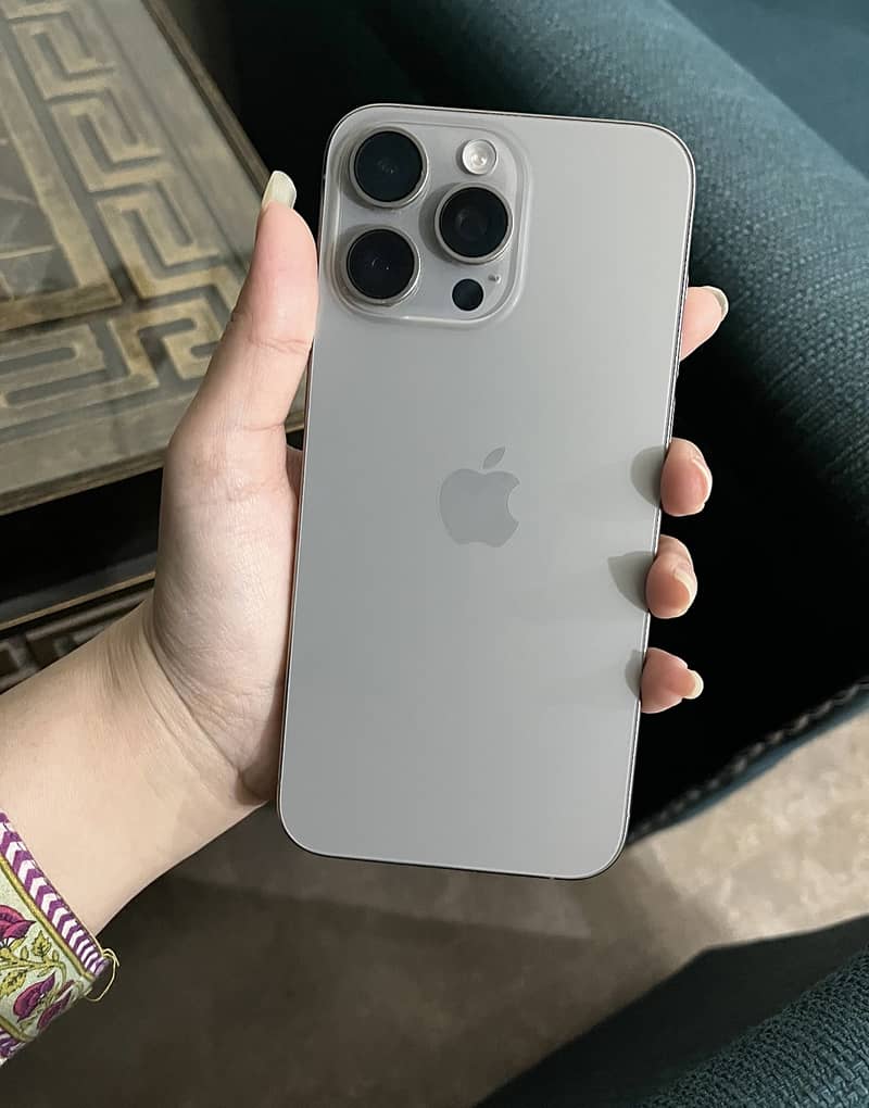 Apple iPhone 15 Pro Max 2