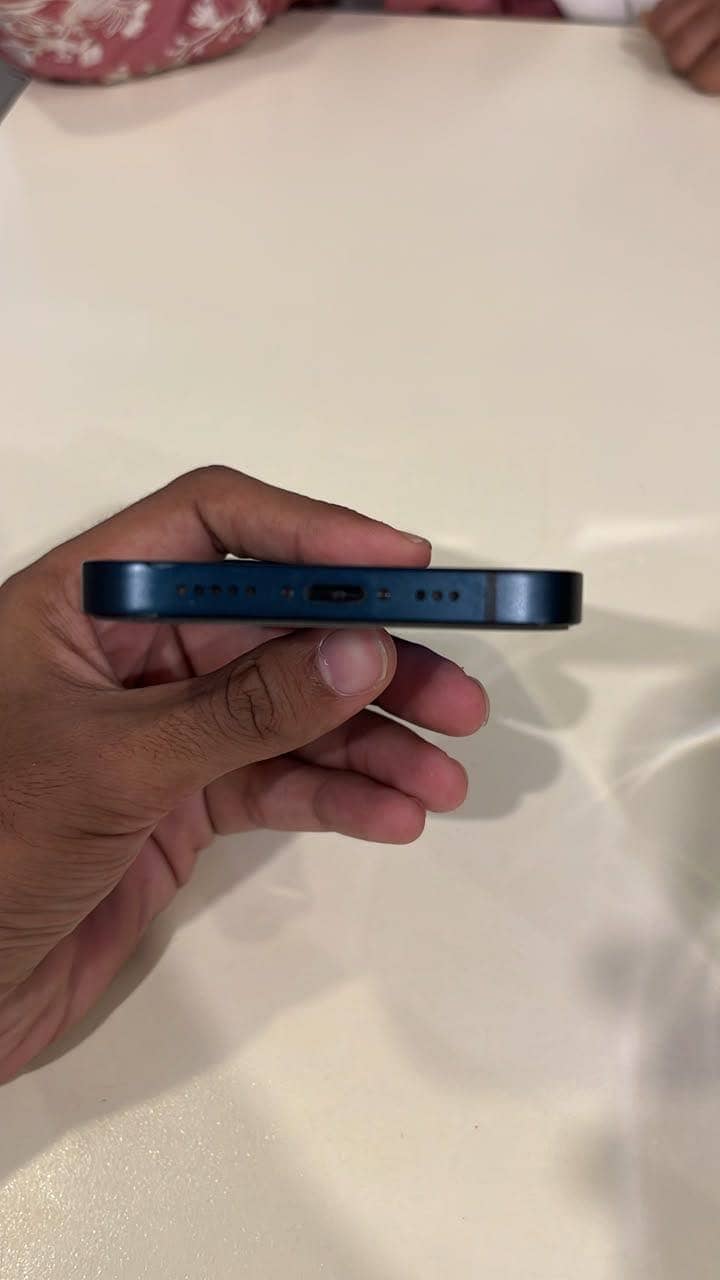 Apple iPhone 13 2