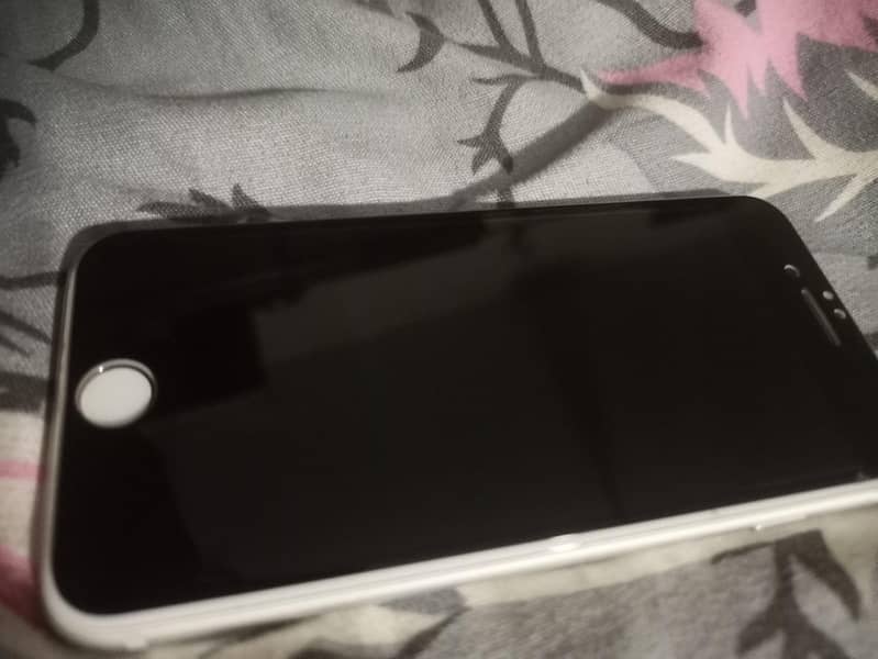 Apple iPhone 7 read description 6