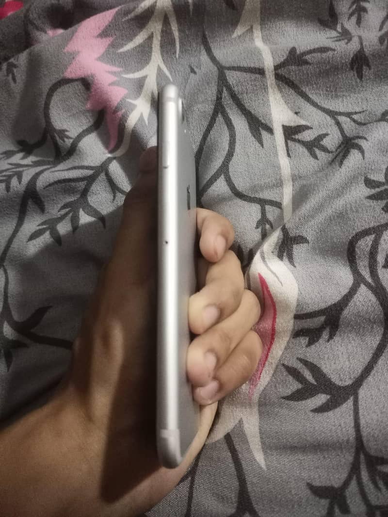 Apple iPhone 7 read description 8