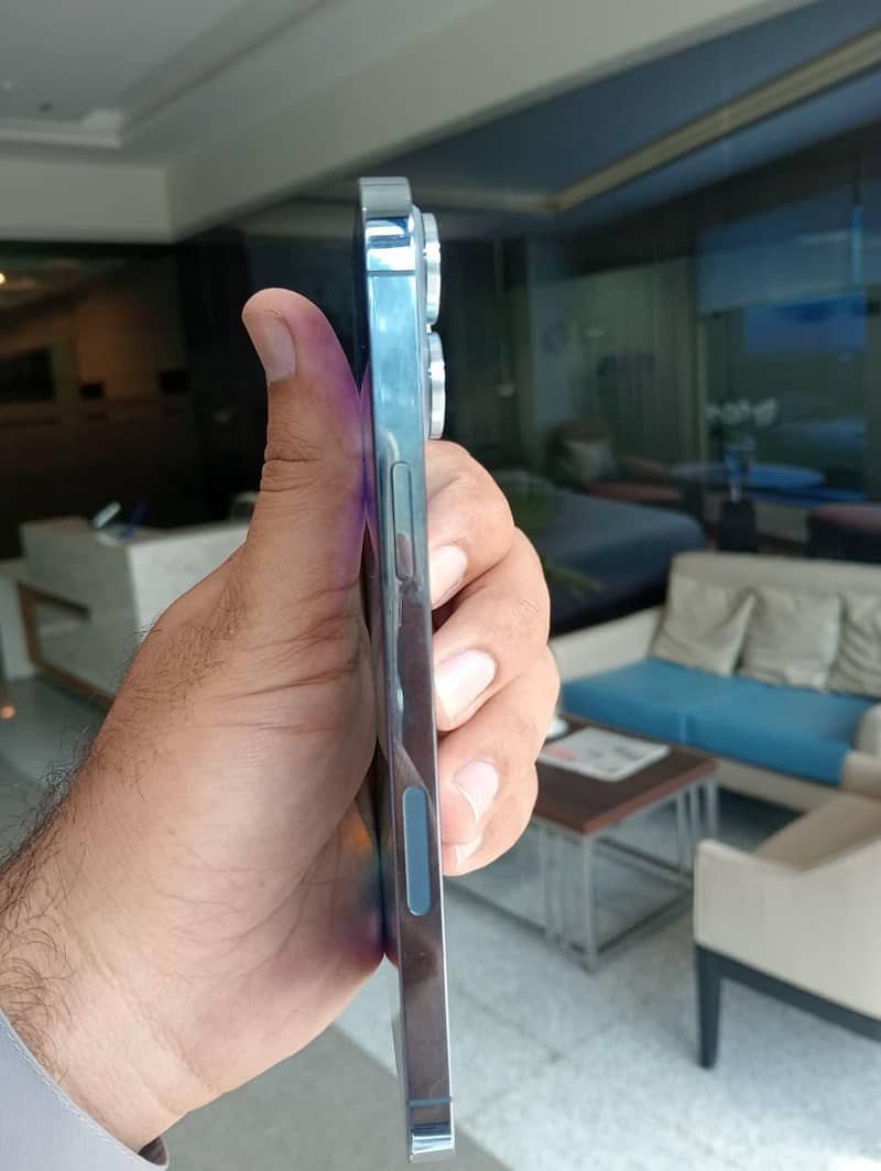 Apple iPhone 13 Pro Max 2