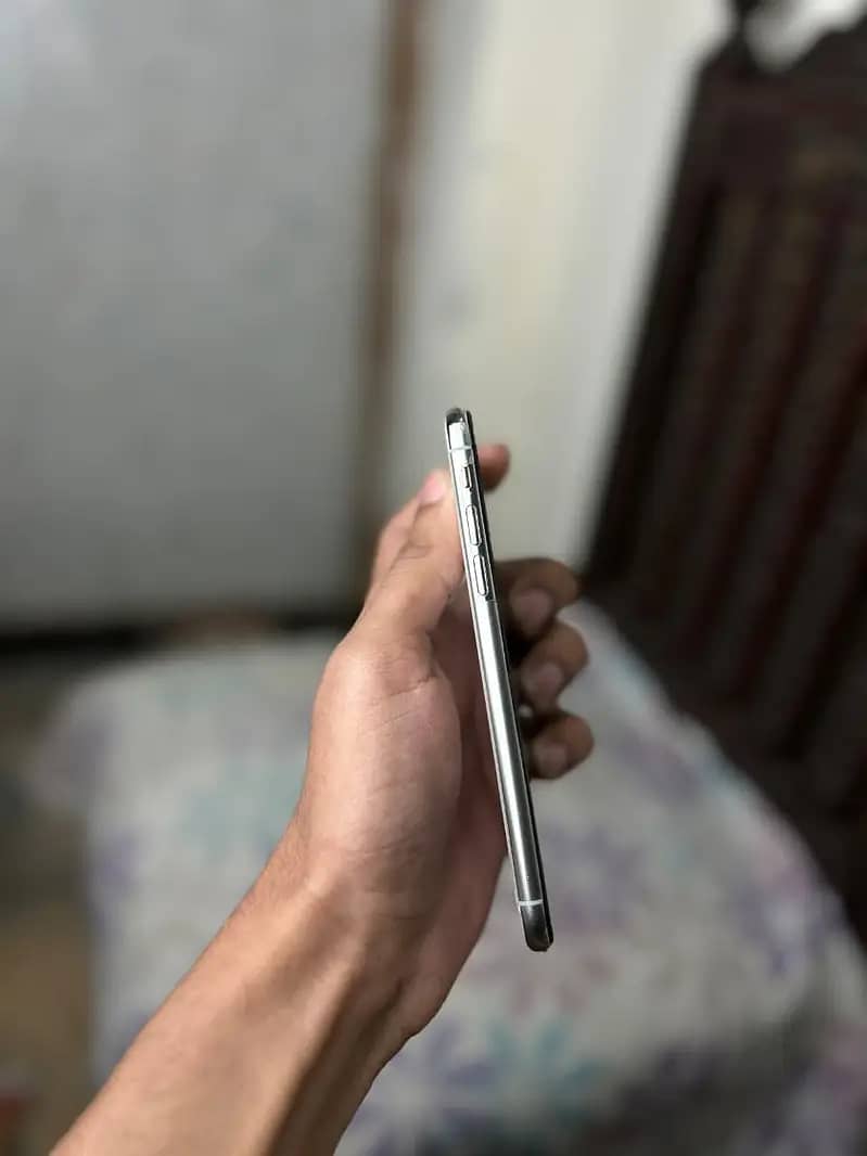 Apple iPhone X 5