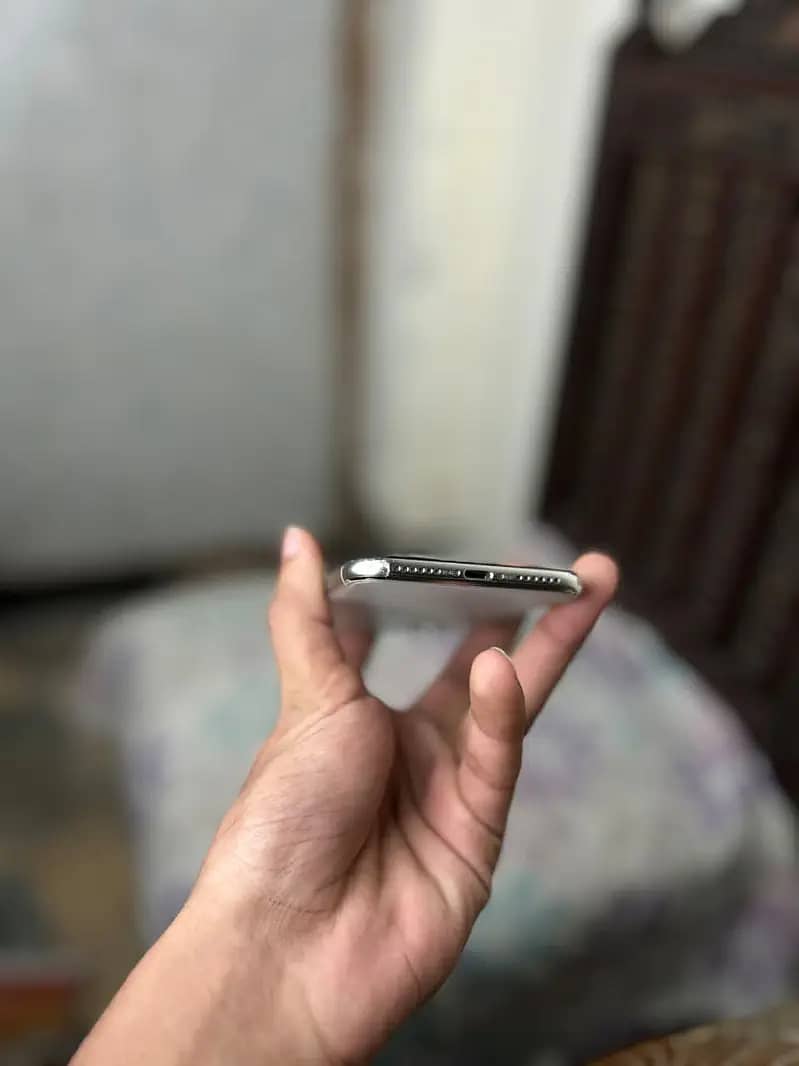 Apple iPhone X 6