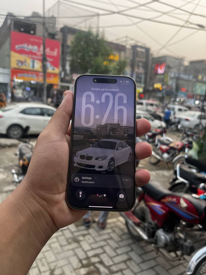 Apple iPhone 16 Pro 2