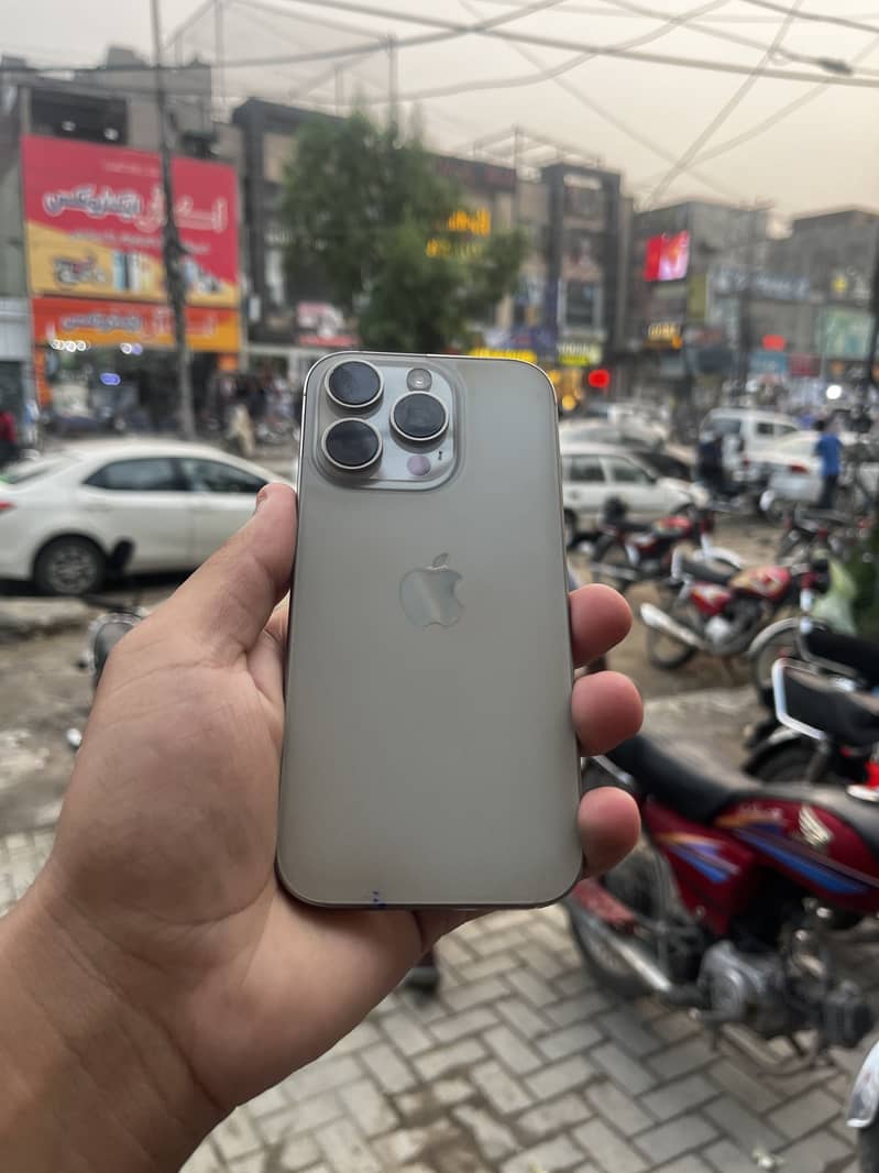 Apple iPhone 16 Pro 6