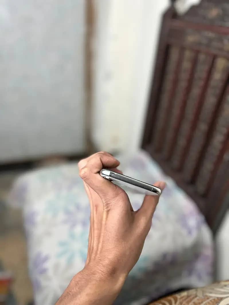 Apple iPhone X 3