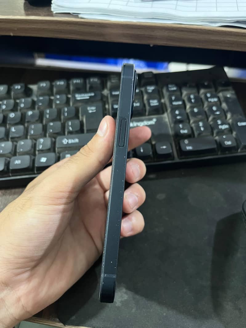 Apple iPhone 13 4