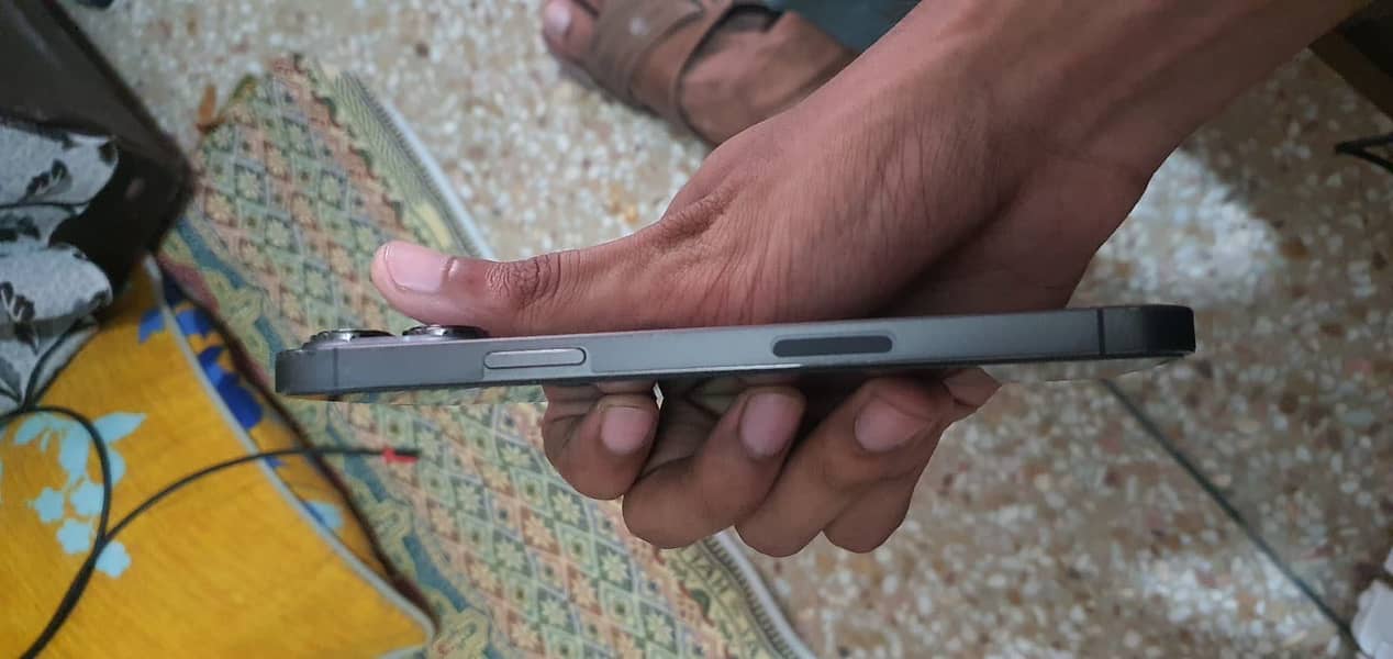 Apple iPhone 13 Pro Max 4
