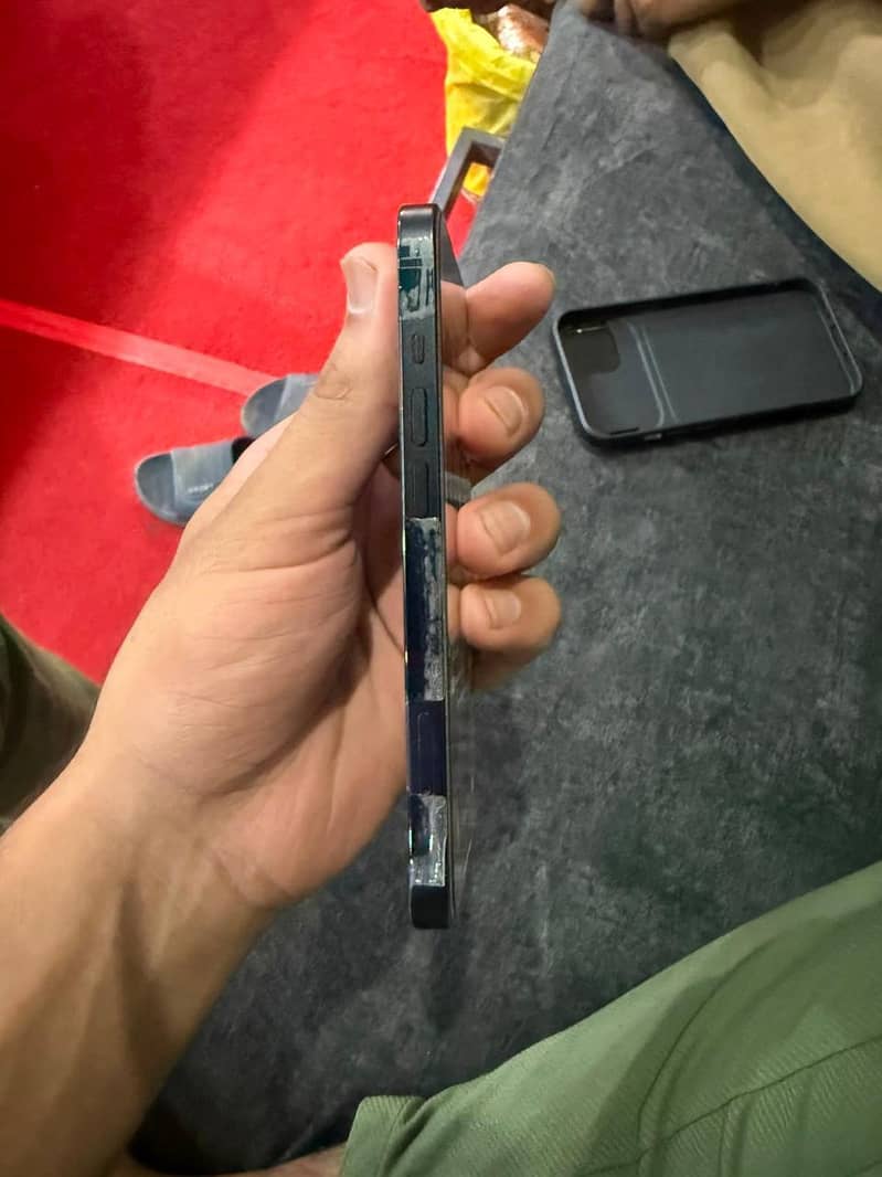 Apple iPhone 13 2