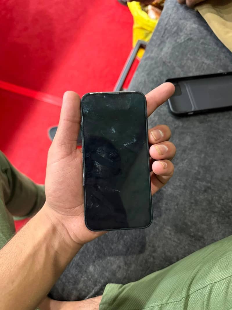 Apple iPhone 13 5
