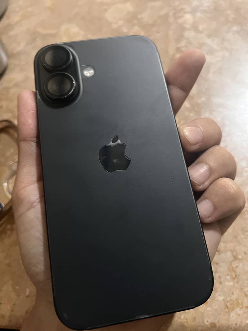 Apple iPhone 16 1