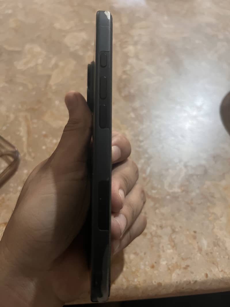 Apple iPhone 16 2