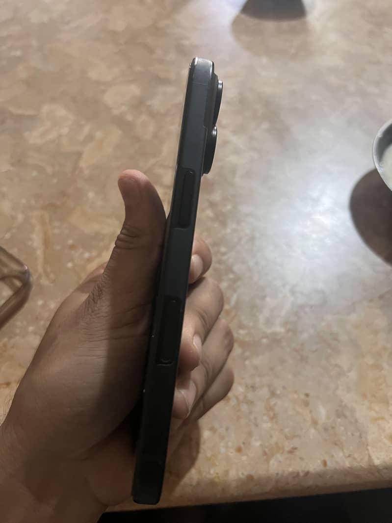 Apple iPhone 16 5