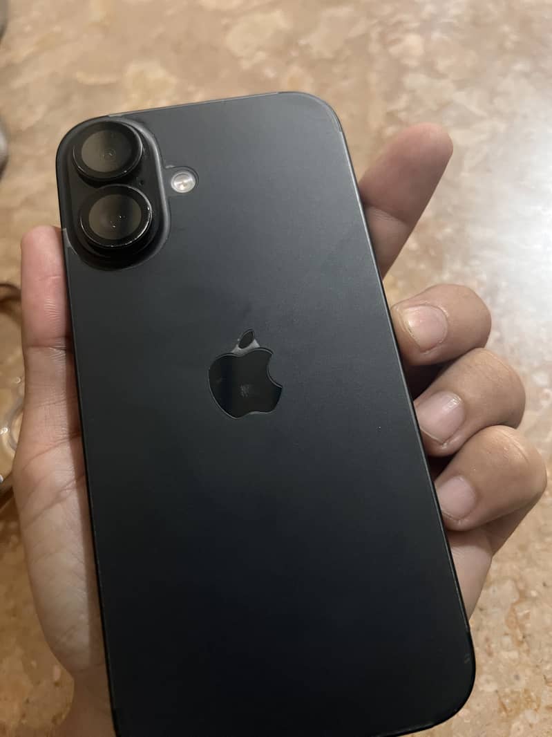Apple iPhone 16 6