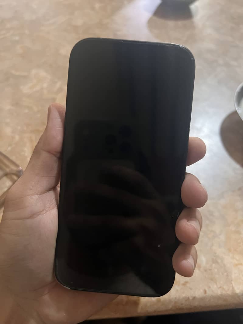 Apple iPhone 16 7