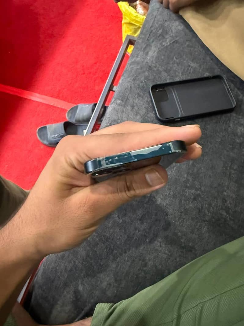 Apple iPhone 13 1