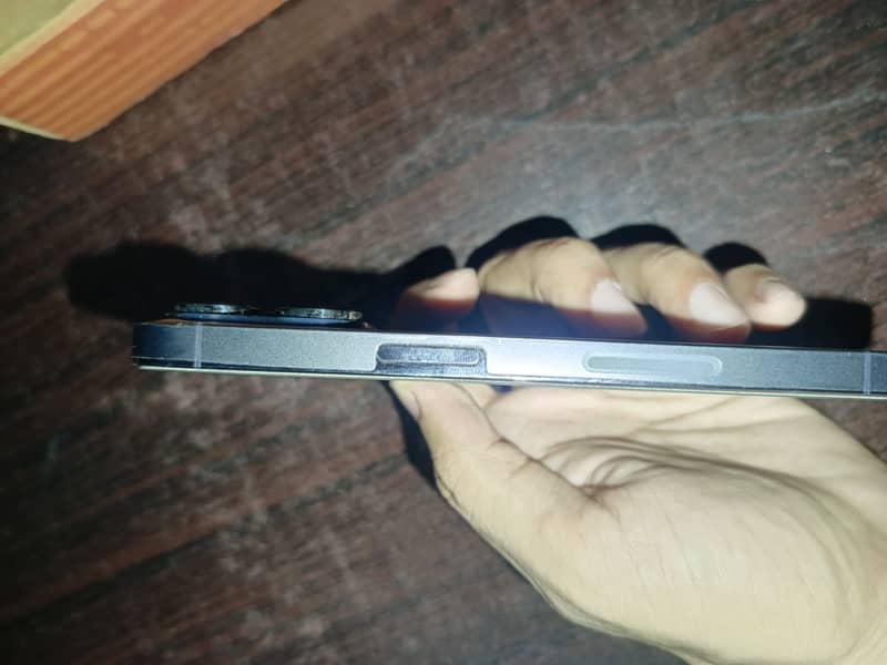 iPhone 14 pro 2
