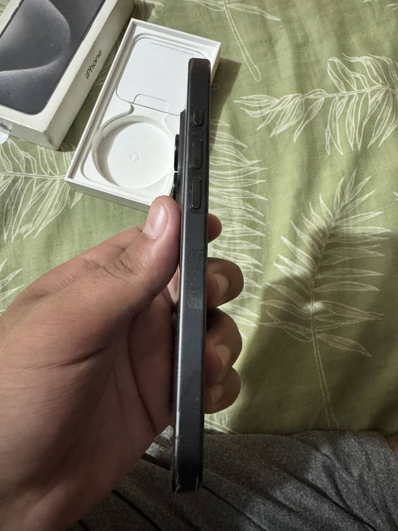 Apple iPhone 15 Pro 4