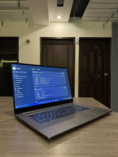 HP Z BOOK G8 32/256 GB