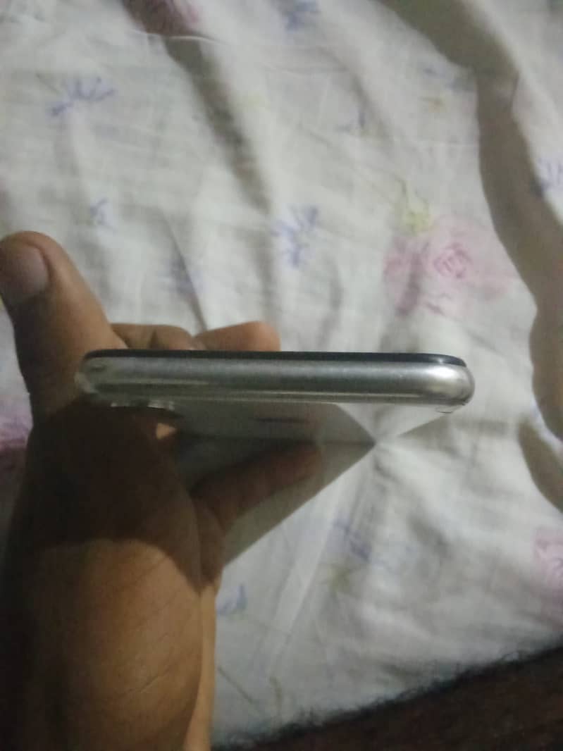 Apple iPhone X 6